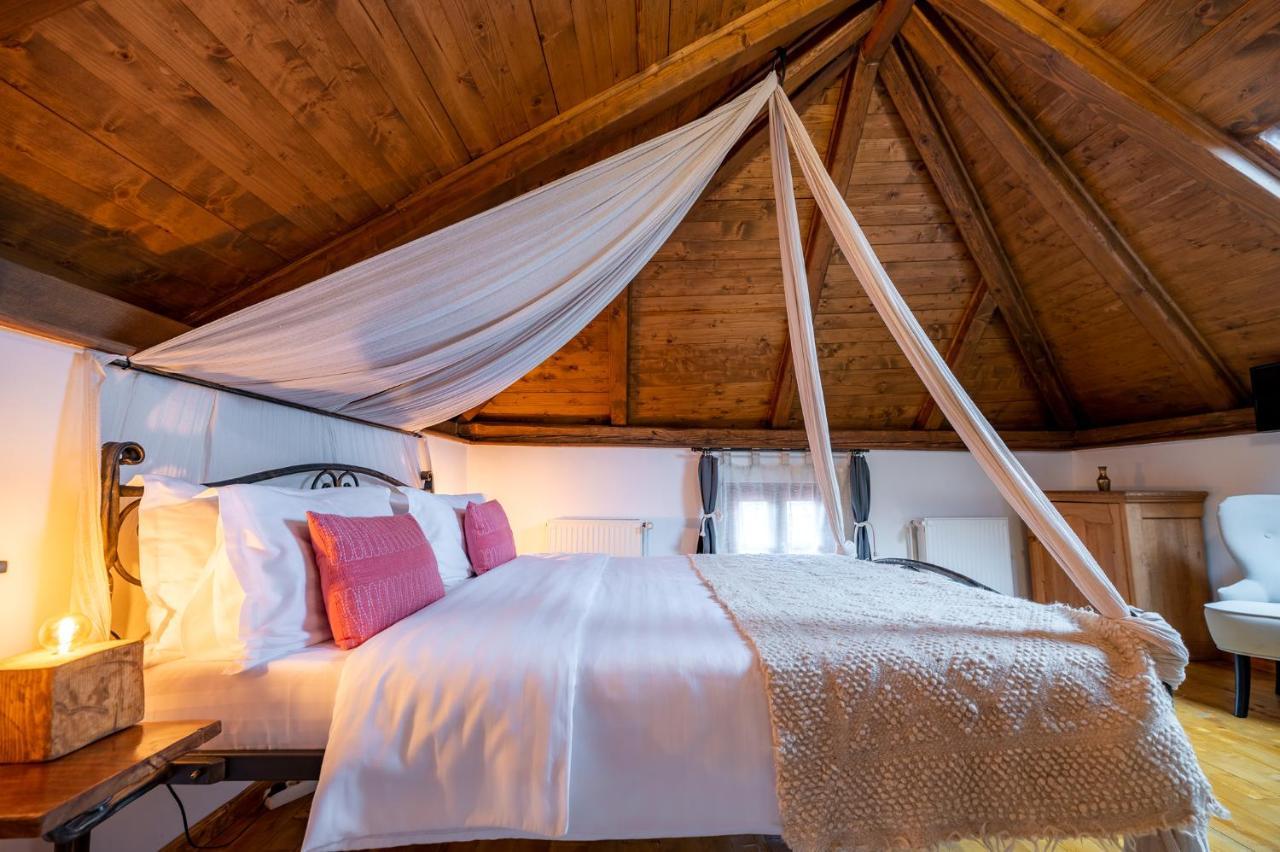 Boutique Hotel Von Graf Sighişoara Exteriör bild