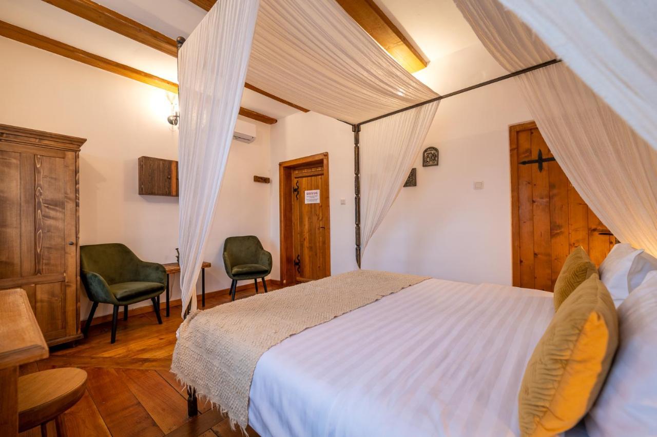 Boutique Hotel Von Graf Sighişoara Exteriör bild