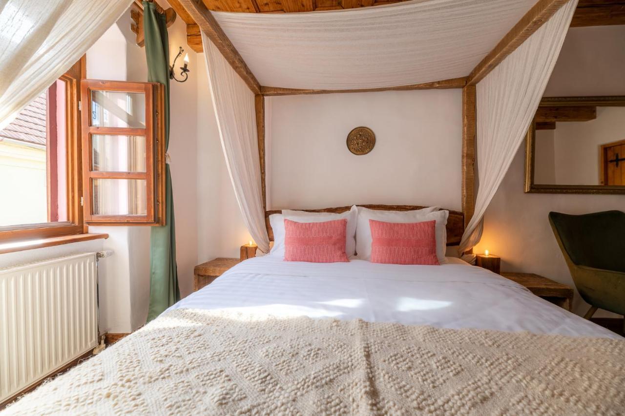 Boutique Hotel Von Graf Sighişoara Exteriör bild