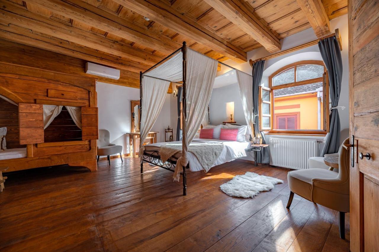 Boutique Hotel Von Graf Sighişoara Exteriör bild