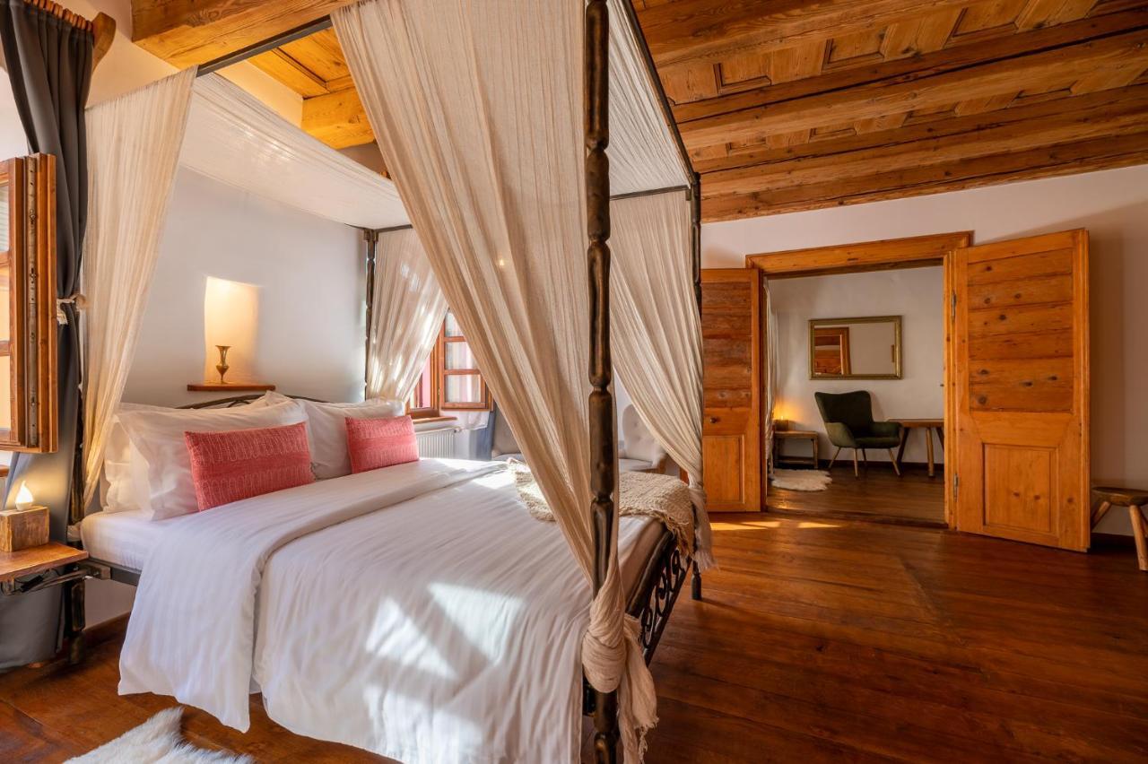 Boutique Hotel Von Graf Sighişoara Exteriör bild