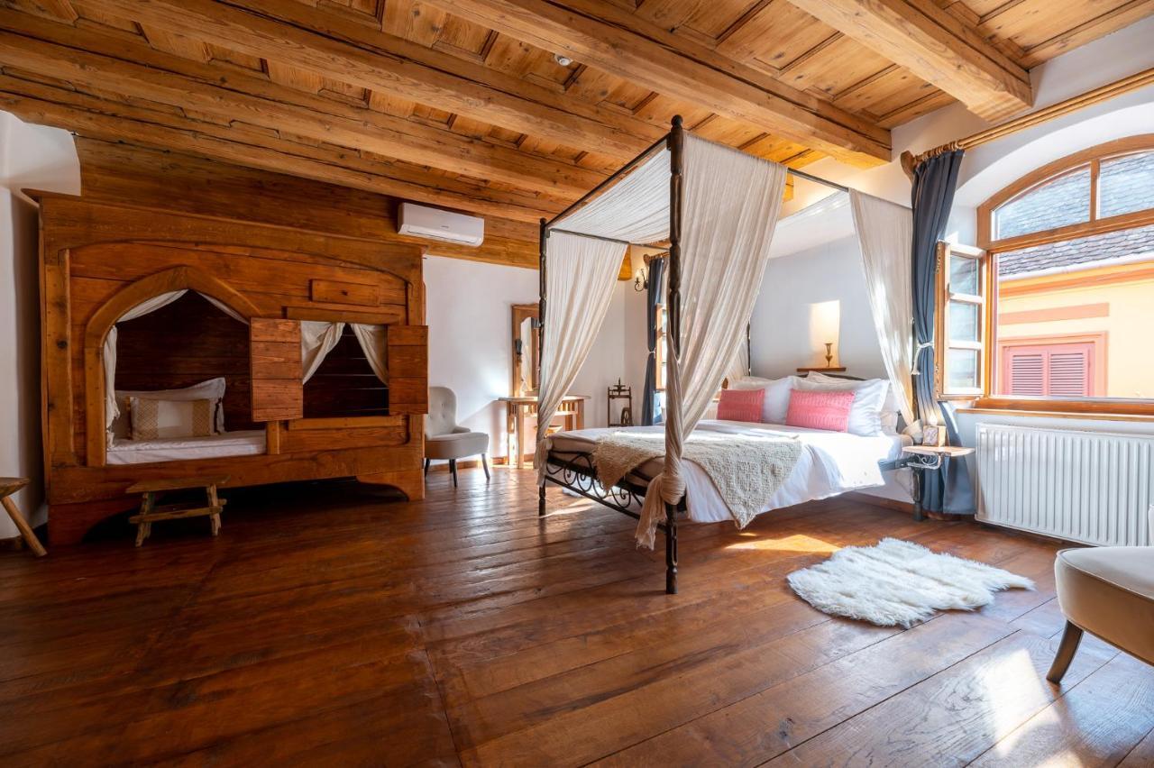 Boutique Hotel Von Graf Sighişoara Exteriör bild